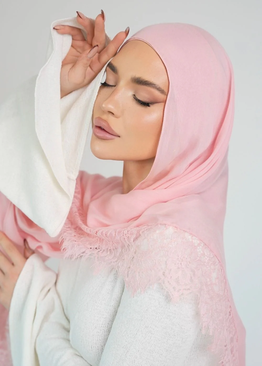 Lale Lace Modal - Image 3
